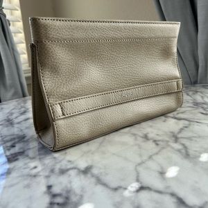 Matt & Nat clutch in sand